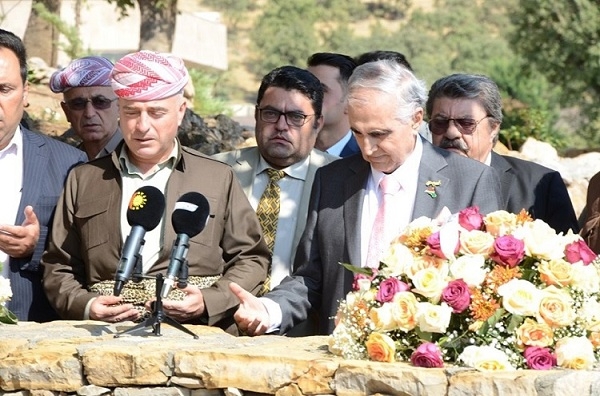 عەلی قازی و شاندی یاوەری سەردانی مەزاری نەمرانیان كرد
